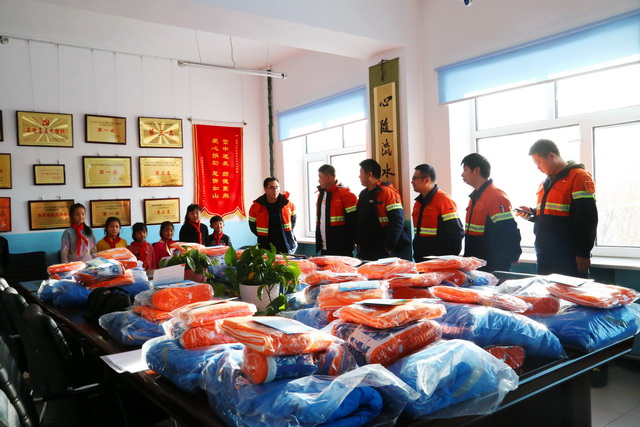 【穿越寒冬，多铜温暖踏雪而来】多宝山铜业开展温暖进校园活动 (4)-640.JPG
